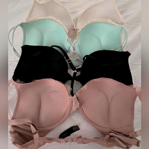 Victoria's Secret Bombshell Bra - Picture 3 of 3